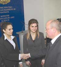 Обучението по роден език зад граница е част  от българската образователна система