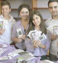 Деца създават здравословен калъф за смартфон