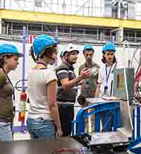 На „училище“ в света на Хигс бозона