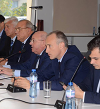 Повече средства, но срещу реформи