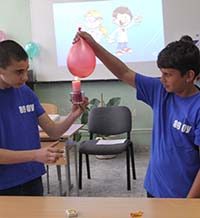 Да учиш на игра