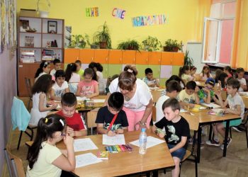 Реверанс към първолаците