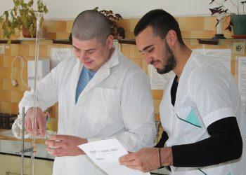 Да си дясна ръка на бизнеса