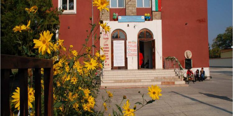 Училище с нищо несравнимо