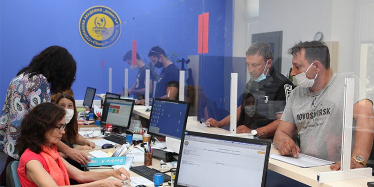 Най-нетърпеливите вече са студенти