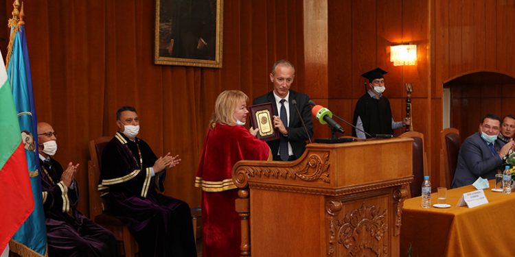 По-високи изисквания към университетите