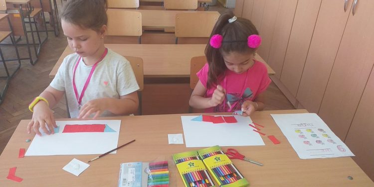 Традиции  на над два века