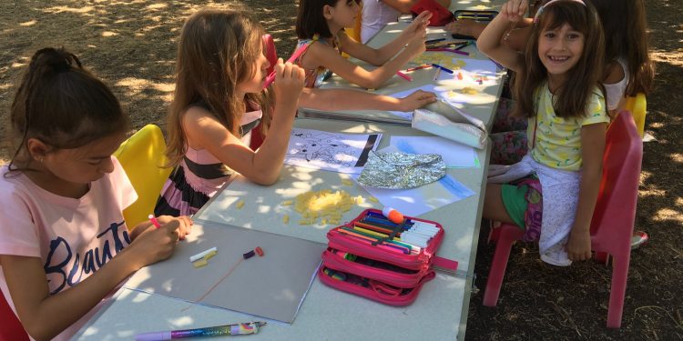 Бургаски ученици създават райска градина