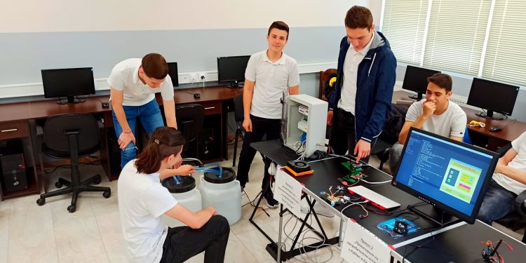 Роботи, нова сграда и… ковид