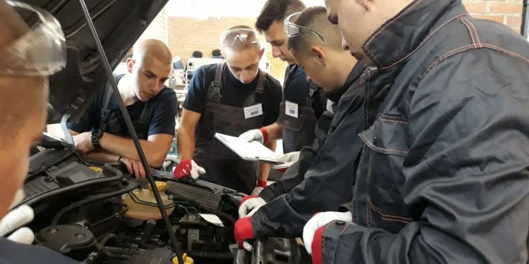 Училището със 100% дуално обучение