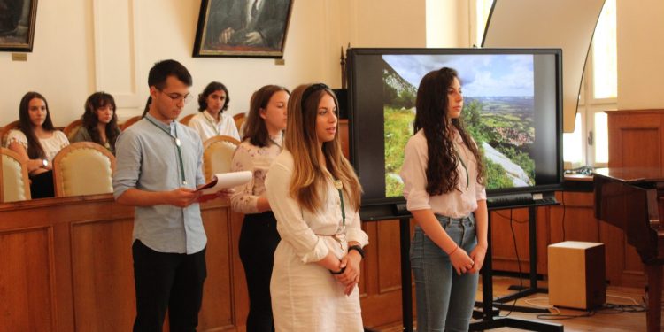 Възстановяват блясъка  на Априловската гимназия