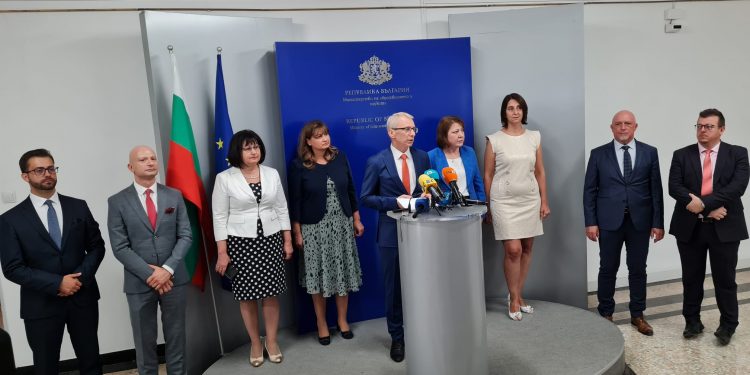 Повече пари за образование и наука през 2022 г.