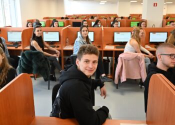 50 младежи си осигуриха места в УНСС