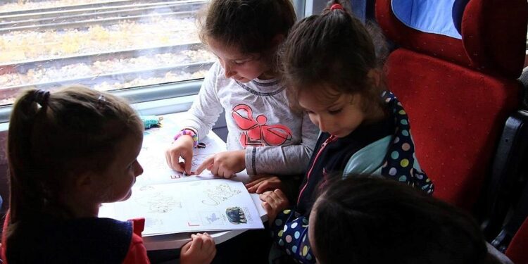 БДЖ качва на парен локомотив талантливи деца