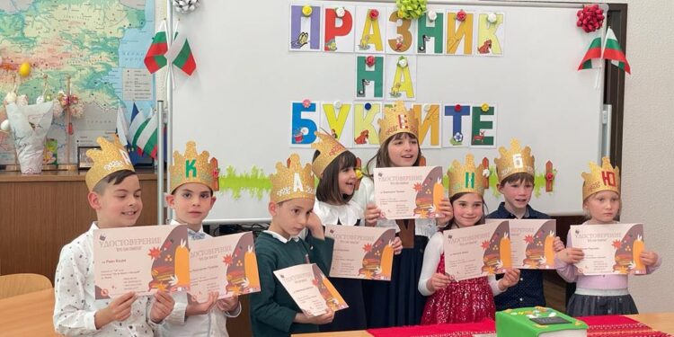 38 000 деца и ученици изучават  български език зад граница