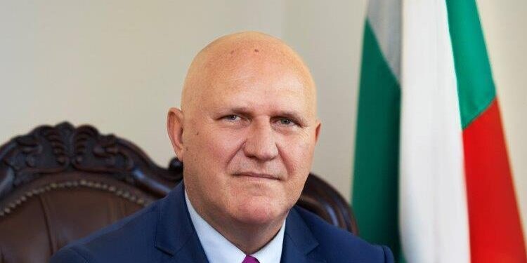 Ботове дебнат отвсякъде