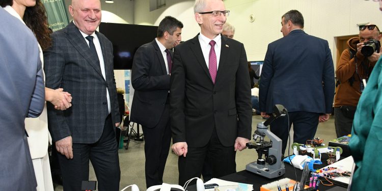 Всички искат промяна в  посоката на образованието