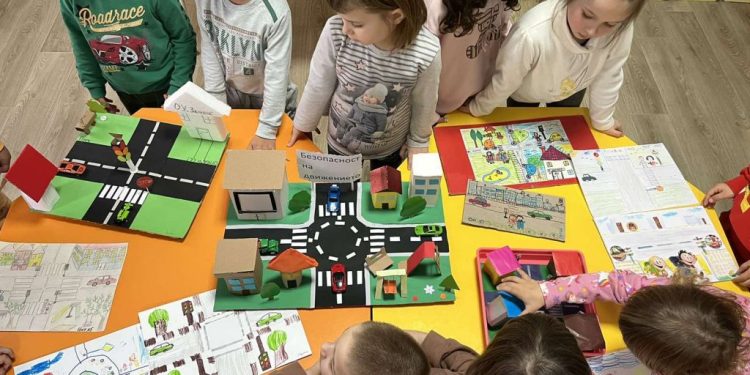 Проект на МОН подкрепя деца, родители и учители в детските градини