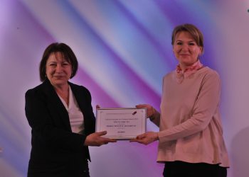 Зам.-министър Петрова връчи наградите за инвеститор в знанието на Годишните награди за отговорен бизнес