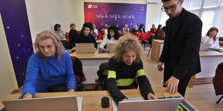 Висшето училище по телекомуникации и пощи с инициатива за повишаване дигиталните умения на жените