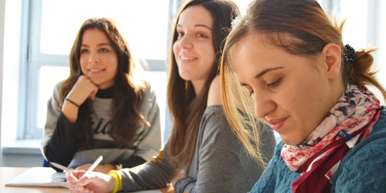 Студенти на стаж в държавната администрация