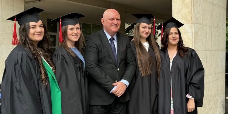 Министър Галин Цоков поздрави дипломиращи се студенти педагози