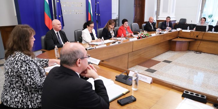 Учители и медици в борбата с домашното насилие