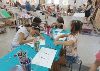 Студенти от Националната художествена академия водят летни ателиета за млади творци