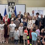 Заедно с учениците, родителите и учителите от Българското училище „Св. св. Кирил и Методий“ Илияна Йотова отбеляза Деня на народните будители.