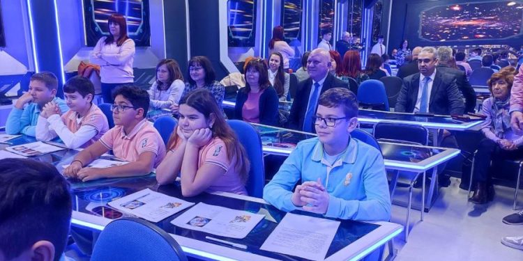 Пловдивски петокласници търсят условия за живот извън Земята в училищна симулационна зала