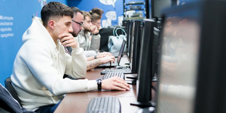 Висшето училище по телекомуникации и пощи координира международен проект за висше образование