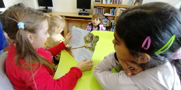 Децата от IIА клас гостуват на Народно читалище „Просвета 1927“ – Варна