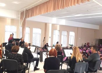 Когато Моцарт звучи в училище, децата се озаряват