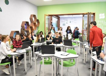 Когато правиш всичко със сърце: Педагози и ученици от СУ „Вичо Грънчаров“ в Горна Оряховица се вдъхновяват взаимно