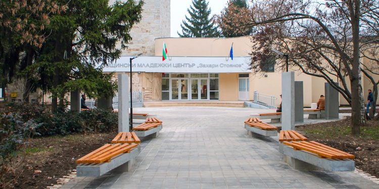 Младежкият център в Добрич