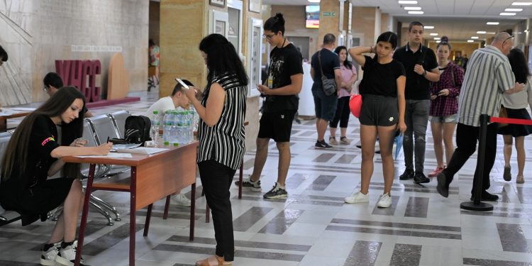 Държавата ще финансира обучение и след първо висше образование