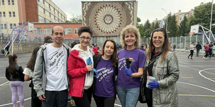 И аз уча там! И аз боядисвам там!