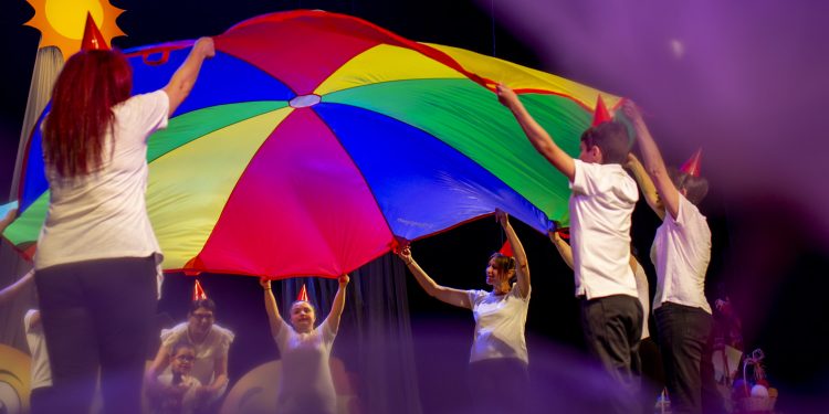 Талантливи деца със специални потребности с концерт в пловдивския Драматичен театър