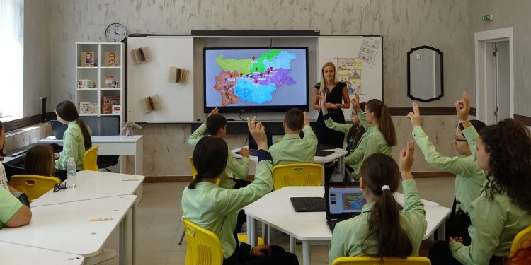 ОУ „Никола Й. Вапцаров“ в Ботевград с нови кабинети по STEM и по хуманитарни науки