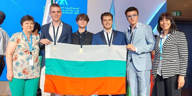 Четири медала за младите химици