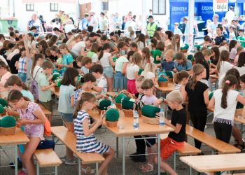 Един учебен час… по дантела