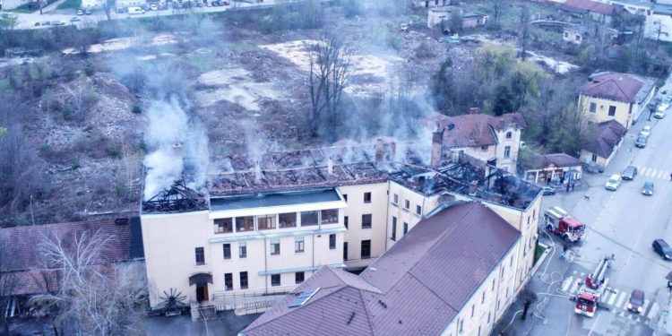 „Тревненска школа“ още чака покрив