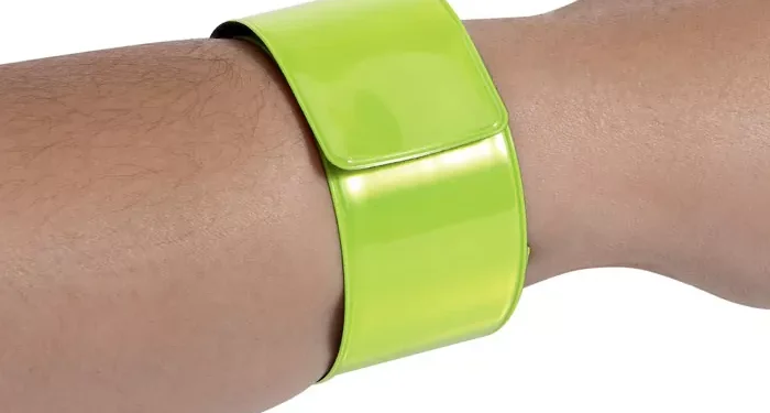 60 000 първокласници получават светлоотразителни гривни за 15 септември