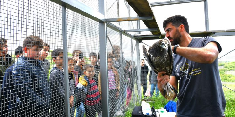 Училище за… лешояди