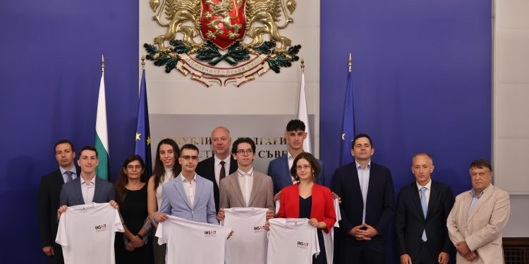 Шестима младежи са част от втория випуск на стипендиантската програма на INSAIT