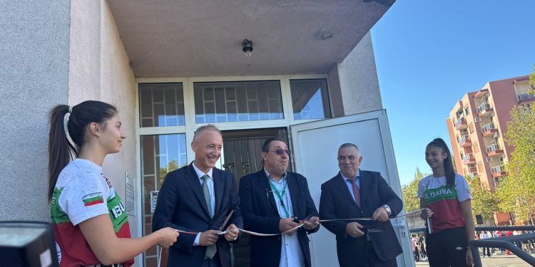 Министърът на образованието и науката Красимир Вълчев откри на 16 септември новия STEM център в Спортно училище "Димитър Рохов" в Сливен