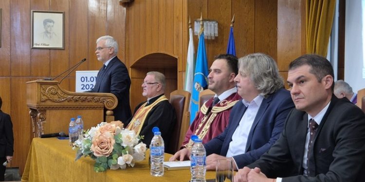 Зам.-министър Николай Витанов поздрави 90-ия випуск на Стопанската академия в Свищов