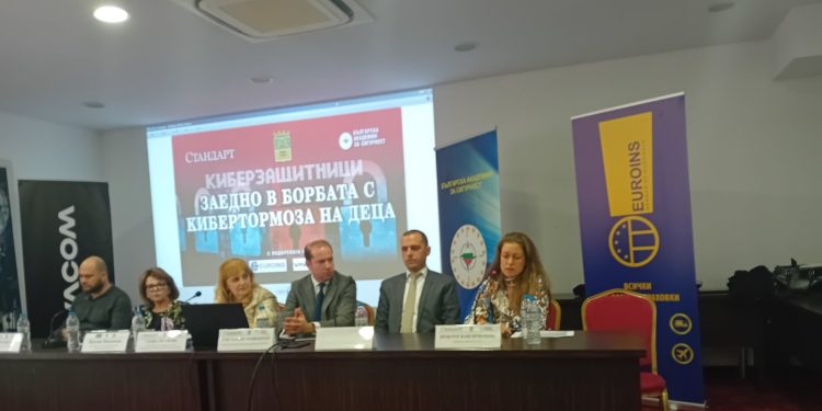 Зам.-министър Наталия Михалевска: Без телефони в клас и с ограничаване на достъпа до социални мрежи предпазваме децата си