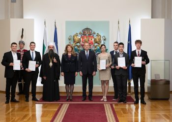 Шестима млади таланти бяха удостоени от президента Румен Радев с грамоти като млади будители