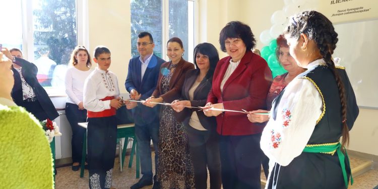 Училището в село Орешак с нов кабинет по български език и литература